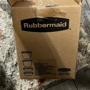 Rubbermaid lunch containers